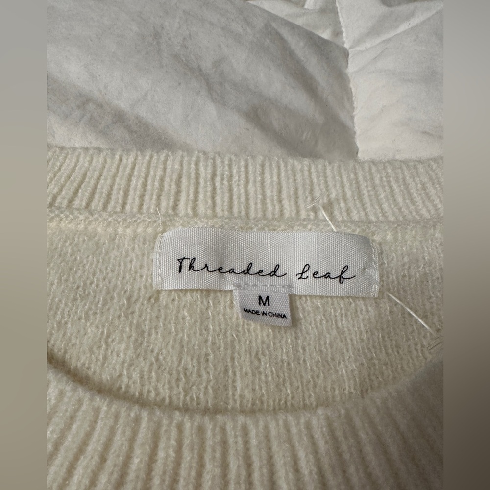 Threaded Leaf Golden Retriever Fuzzy Women's Cream Sweater - NWT - Size M - Picture 9 of 12